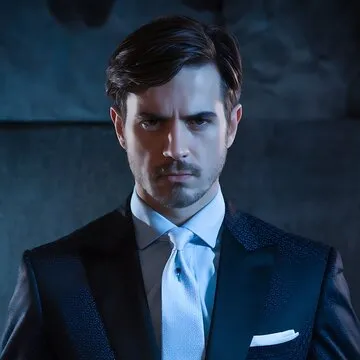 使用移动端设备的用户示意图